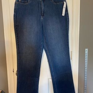 Coldwater Creek Classic Shaping Jean Straight Leg. Size 14 NWT